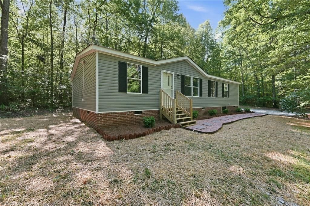 Manufactured Home at 6041 Burlington Road, Gibsonville NC 27249, photo 3 of 30