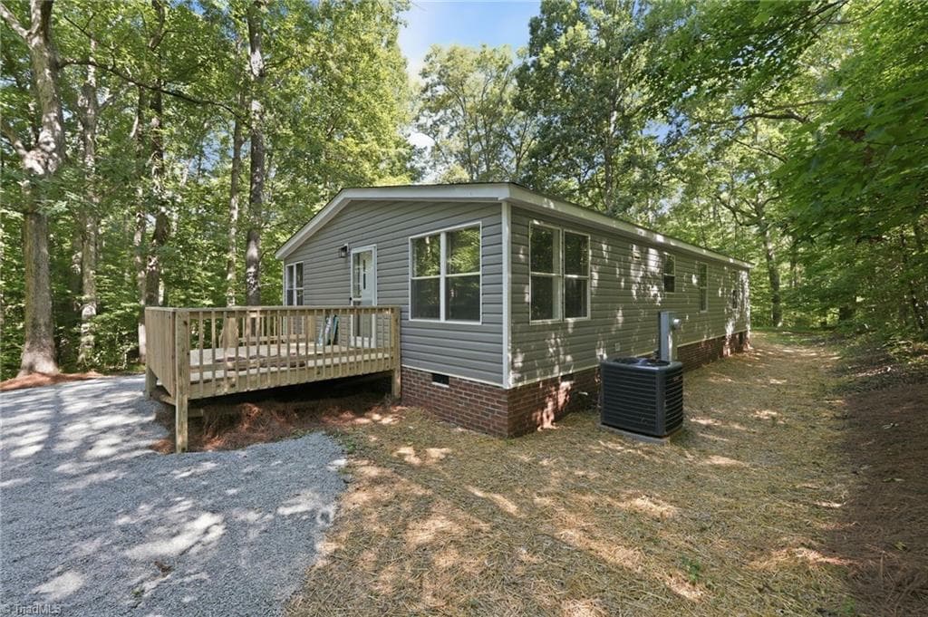 Manufactured Home at 6041 Burlington Road, Gibsonville NC 27249, photo 5 of 30