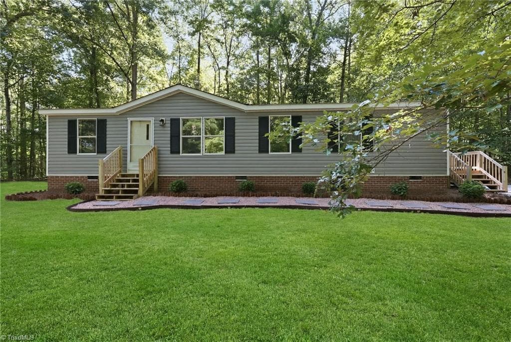 Manufactured Home at 6041 Burlington Road, Gibsonville NC 27249, photo 11 of 30