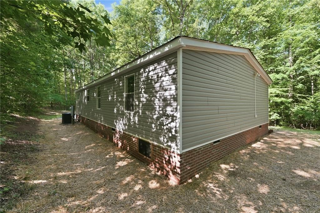 Manufactured Home at 6041 Burlington Road, Gibsonville NC 27249, photo 4 of 30