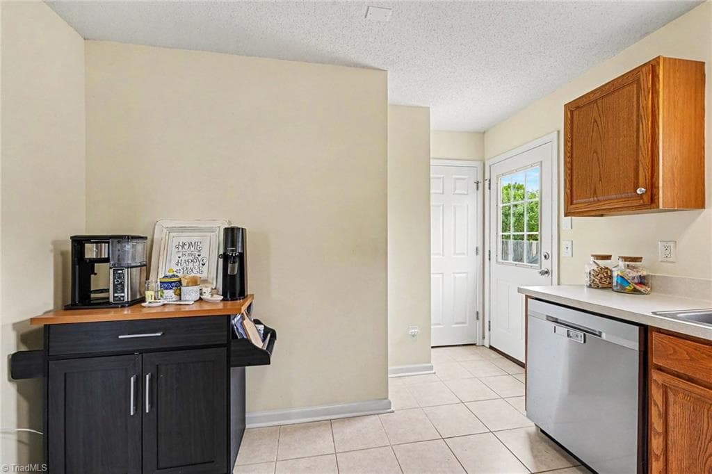 Stick/Site Built at 3513 Sunset Hollow Court, High Point NC 27265, photo 16 of 28