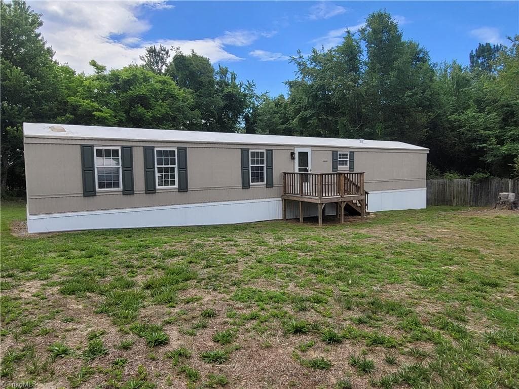 Manufactured Home at 157 College Village Drive, Eden NC 27288, photo 2 of 29
