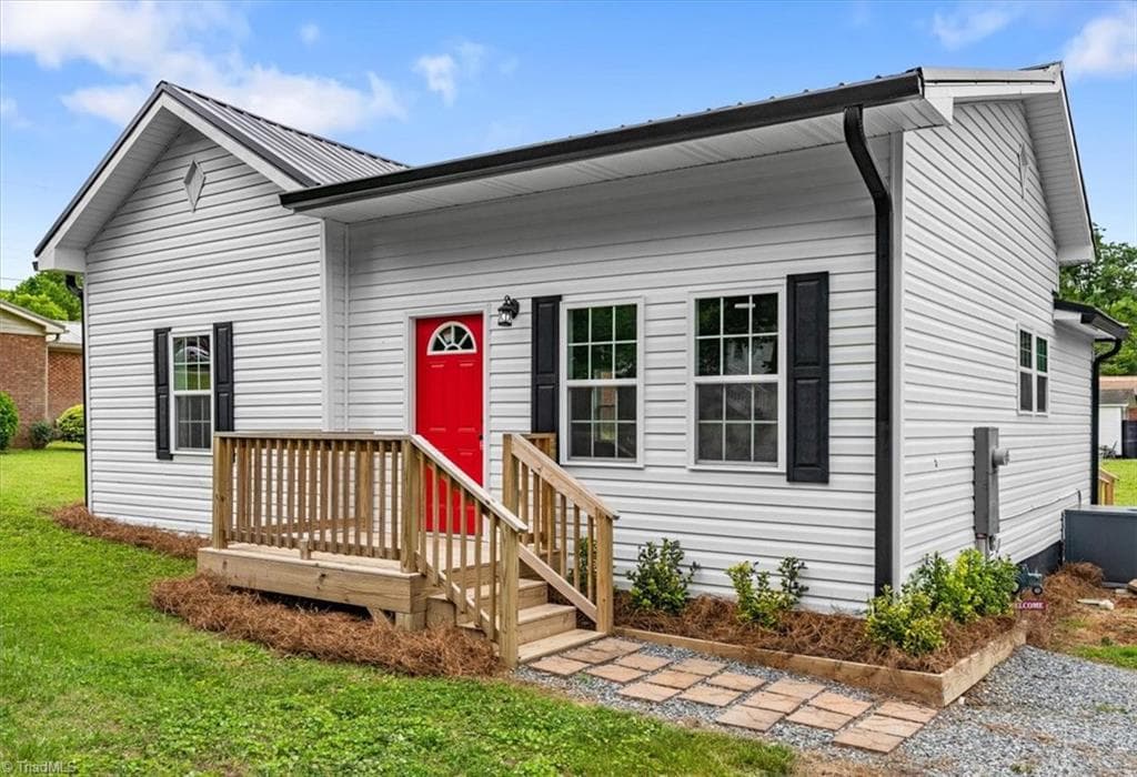 Stick/Site Built at 354 Anderson Street, Denton NC 27239, Denton, photo 3 of 31
