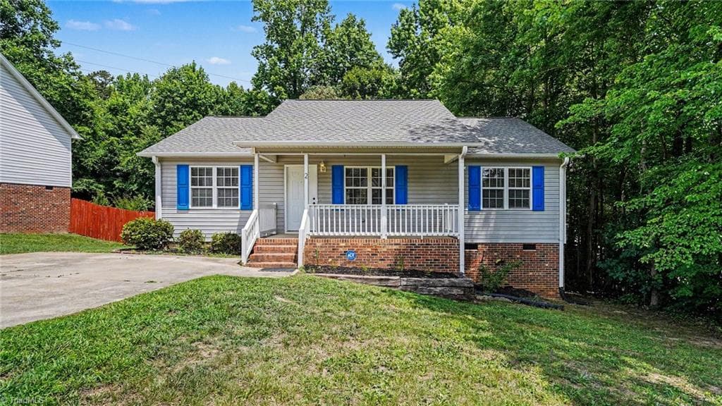 2 Leaf Ridge Court, Thomasville NC 27360