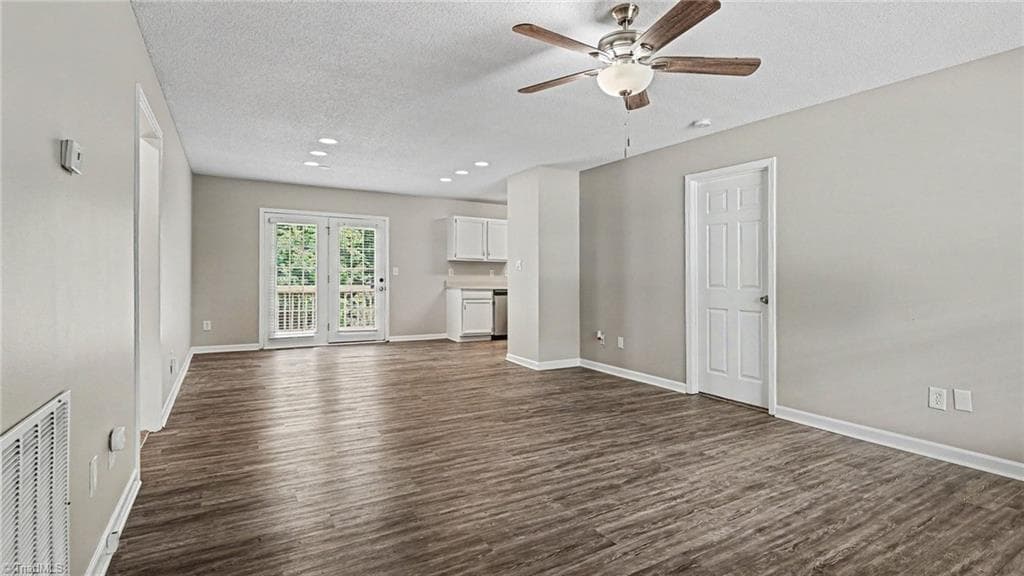 Stick/Site Built at 2 Leaf Ridge Court, Thomasville NC 27360, photo 4 of 21