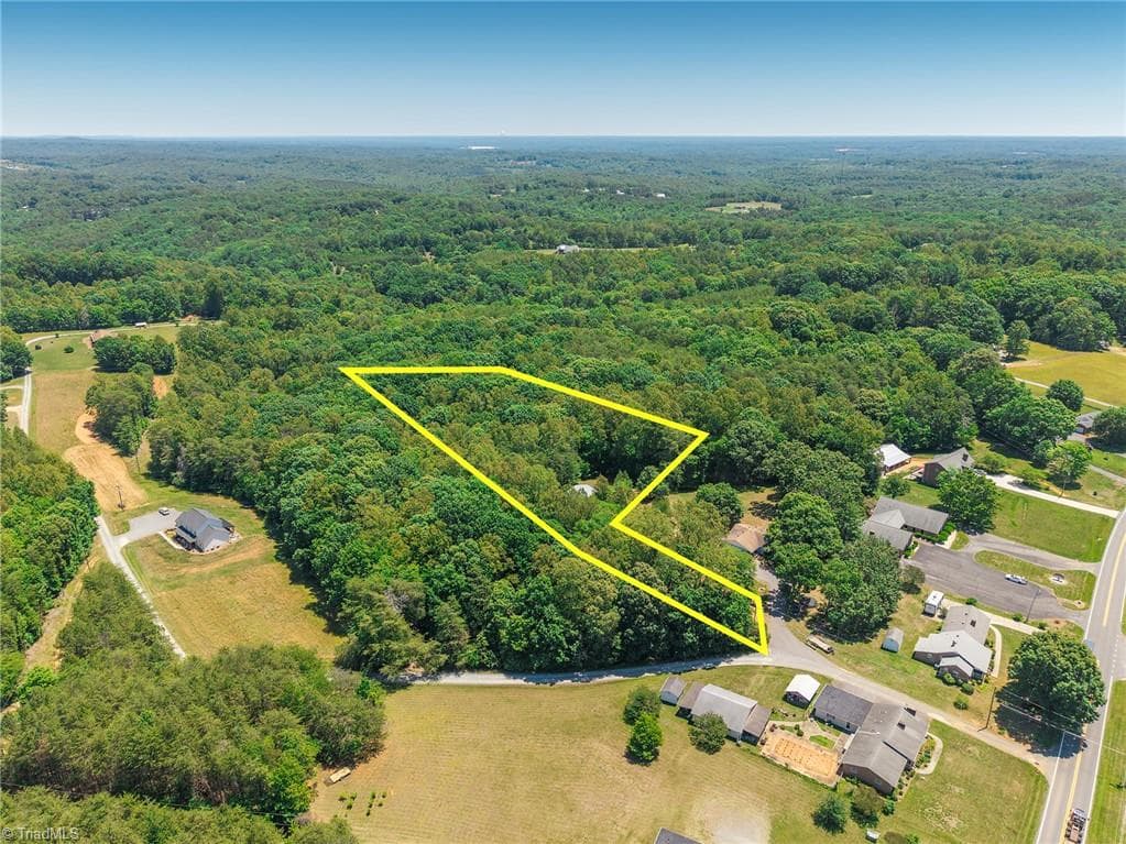 Single Family Residence at 102 Hawks Road, King NC 27021, photo 2 of 20