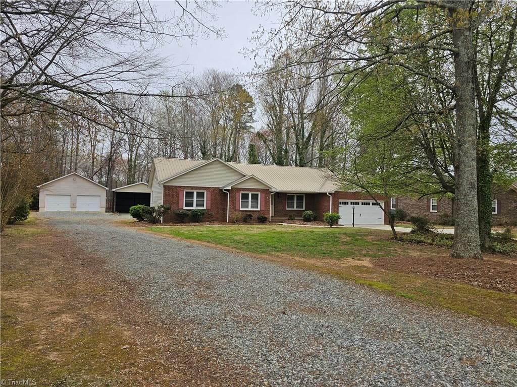 5712 Holly Grove Road, Thomasville NC 27360