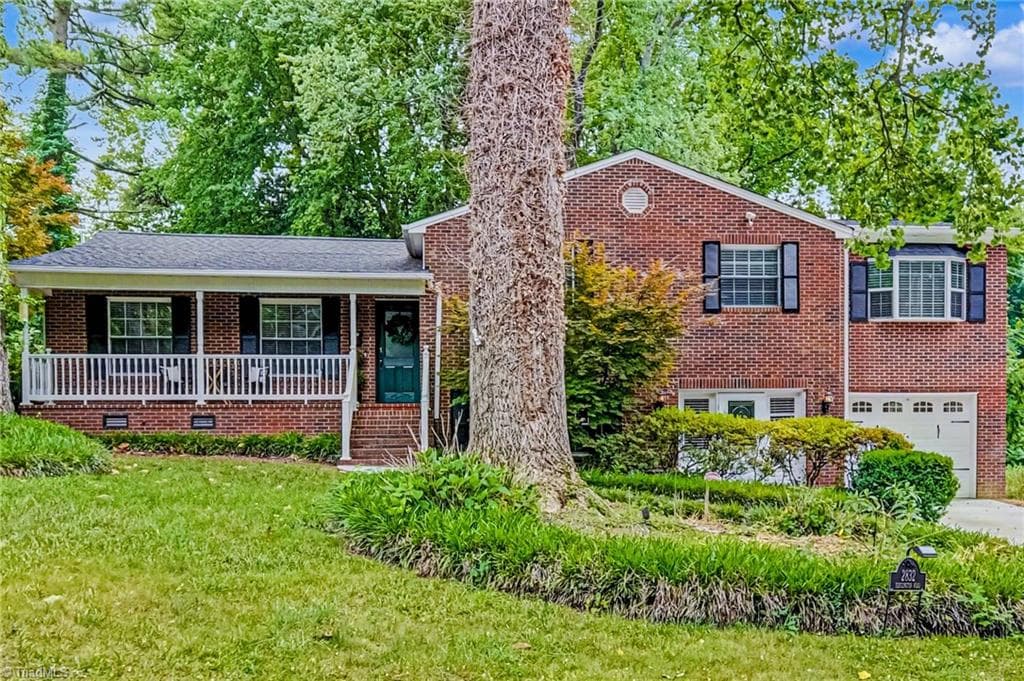 2832 Kensington Road, Winston-Salem NC 27106
