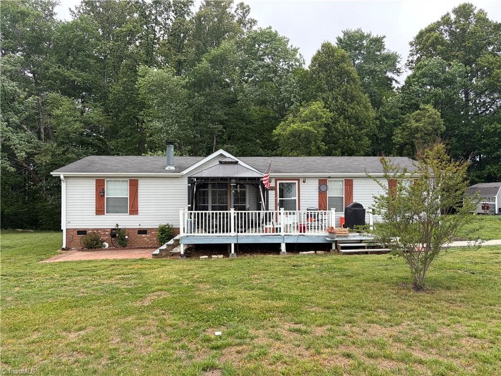 1090 Chestnut Grove Road, King NC 27021