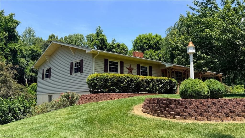 176 W Robin Road, Elkin NC 28621