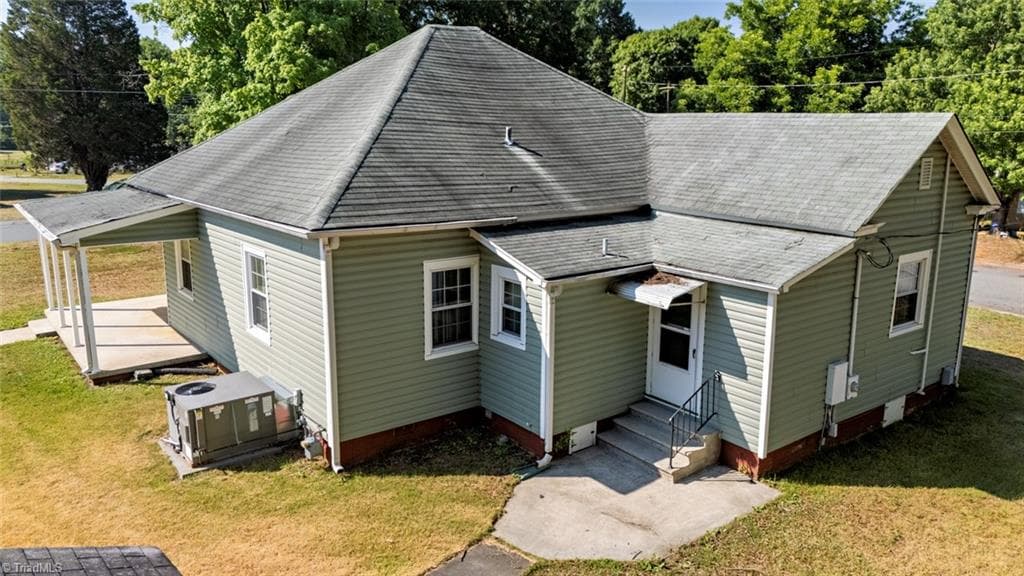 Stick/Site Built at 725 Everett Street, Burlington NC 27215, Burlington, photo 3 of 15