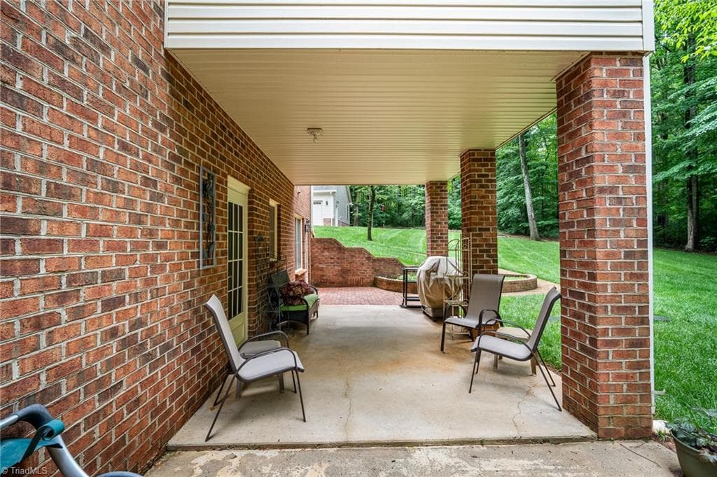 Stick/Site Built at 175 Huntington Trail, Lexington NC 27295, photo 7 of 49
