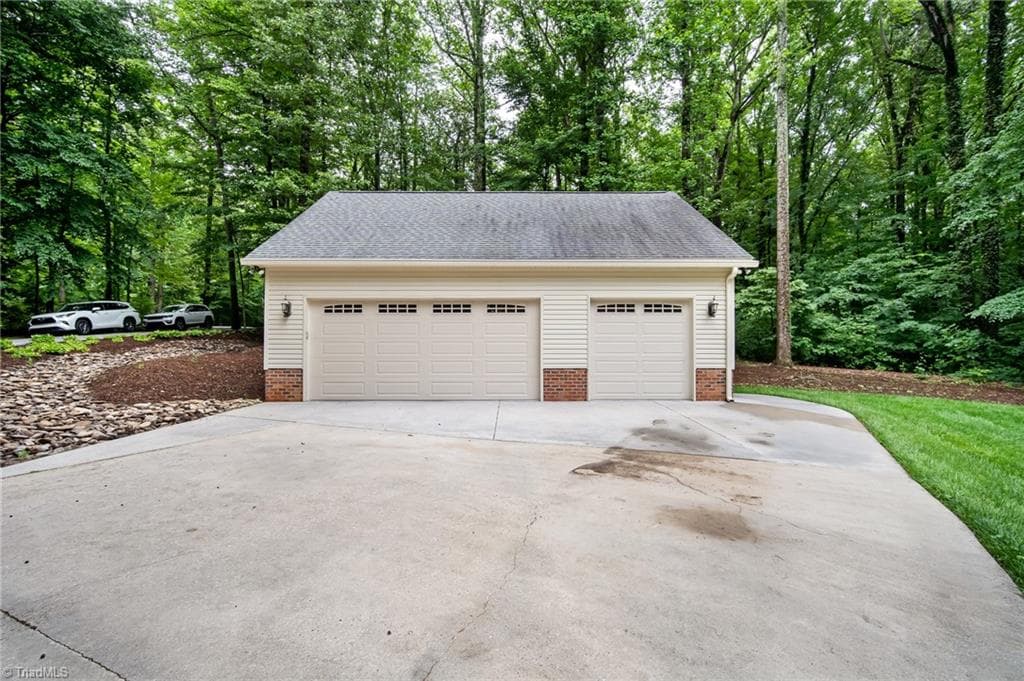 Stick/Site Built at 175 Huntington Trail, Lexington NC 27295, photo 10 of 49