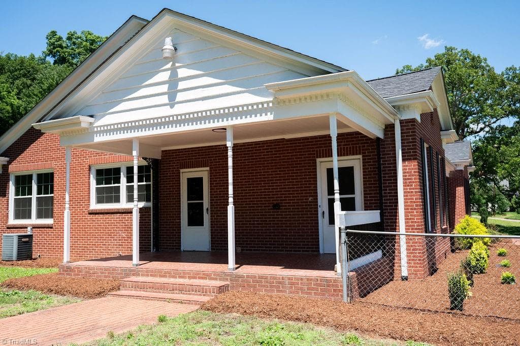 Stick/Site Built at 1006 F Street, North Wilkesboro NC 28659, North Wilkesboro, photo 35 of 41