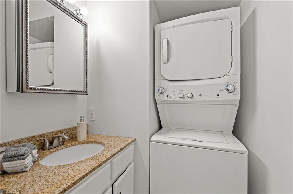 Stick/Site Built at 310 Meadows Circle, Winston-Salem NC 27104, Winston-Salem, photo 23 of 31