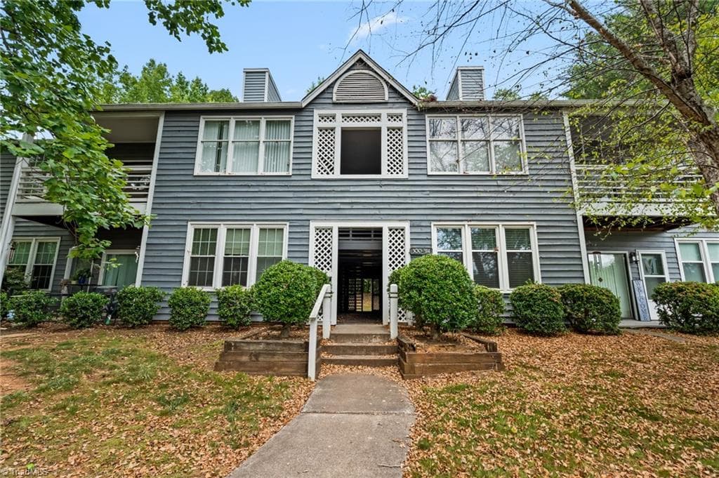 Stick/Site Built at 310 Meadows Circle, Winston-Salem NC 27104, Winston-Salem, photo 2 of 31