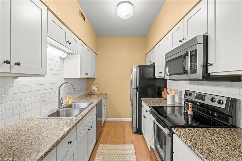 Stick/Site Built at 310 Meadows Circle, Winston-Salem NC 27104, Winston-Salem, photo 10 of 31
