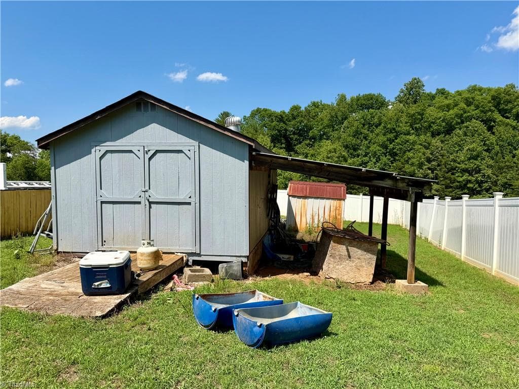 Manufactured Home at 1001 Byrds Curve Road, Elkin NC 28621, Elkin, photo 39 of 40