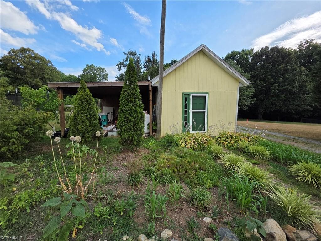 Stick/Site Built at 6045 Bringle Ferry Road, Salisbury NC 28146, photo 27 of 29