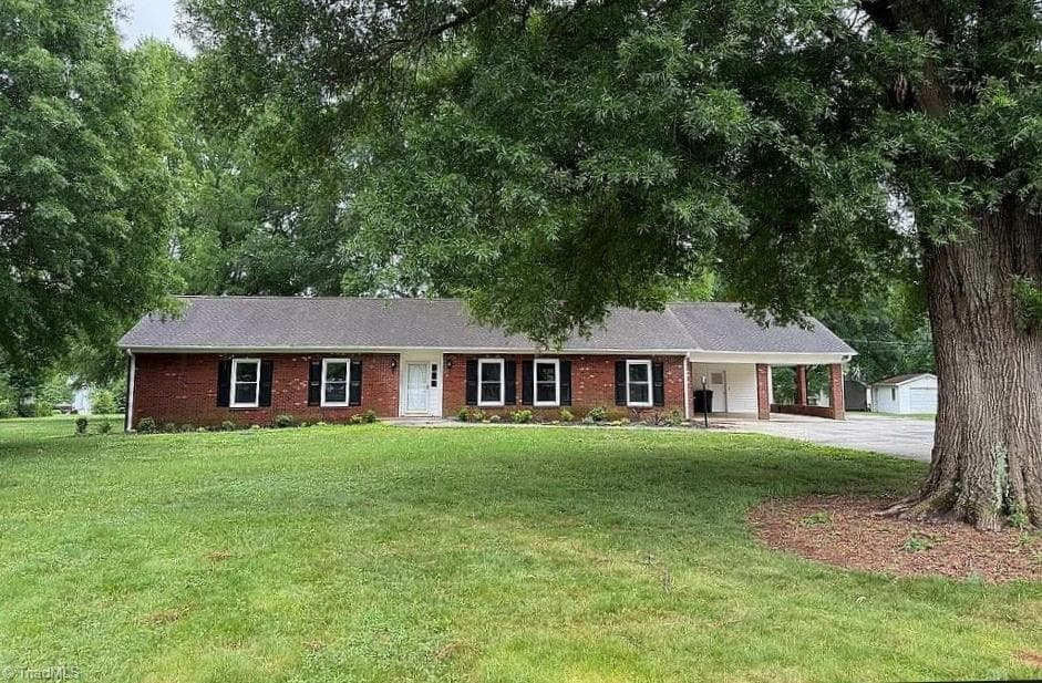 6004 Santa Maria Drive, Winston-Salem NC 27106
