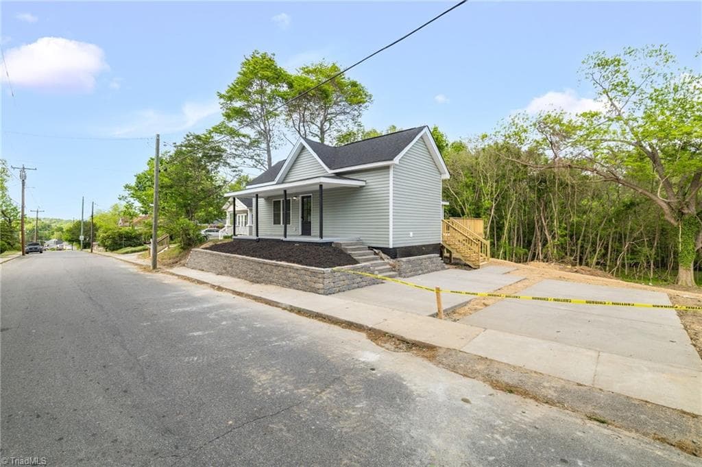 Stick/Site Built at 321 S Branch Street, Reidsville NC 27320, photo 3 of 31
