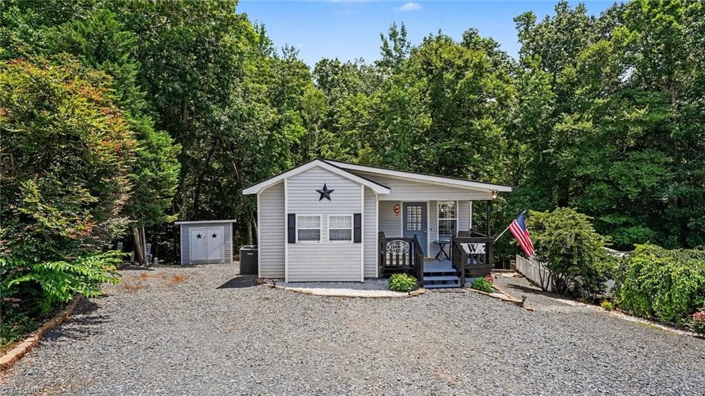 Modular at 113 Lake View Drive, New London NC 28127, New London, photo 3 of 50