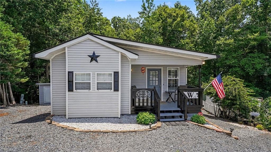 113 Lake View Drive, New London NC 28127