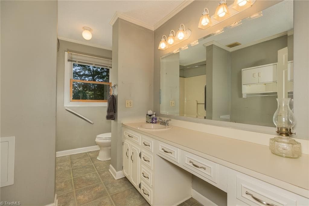 Hall Bath - 1524 Holly Circle, Wilkesboro NC 28697, Wilkesboro