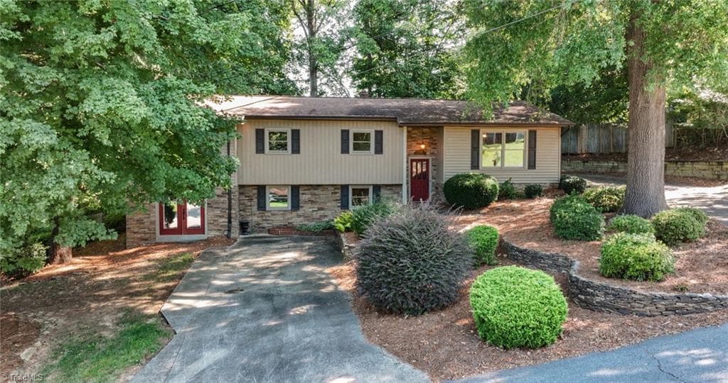 1524 Holly Circle, Wilkesboro NC 28697