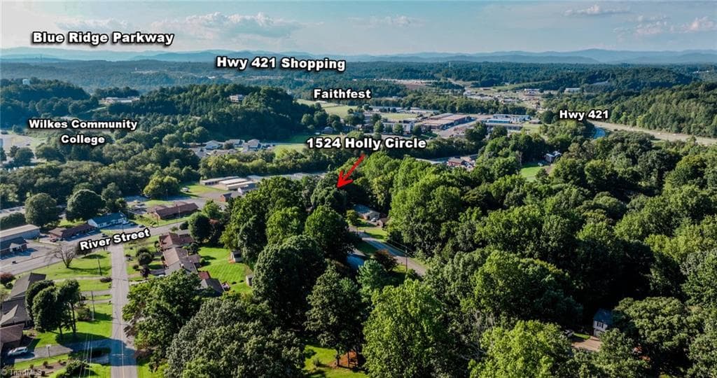 Stick/Site Built at 1524 Holly Circle, Wilkesboro NC 28697, Wilkesboro, photo 9 of 92