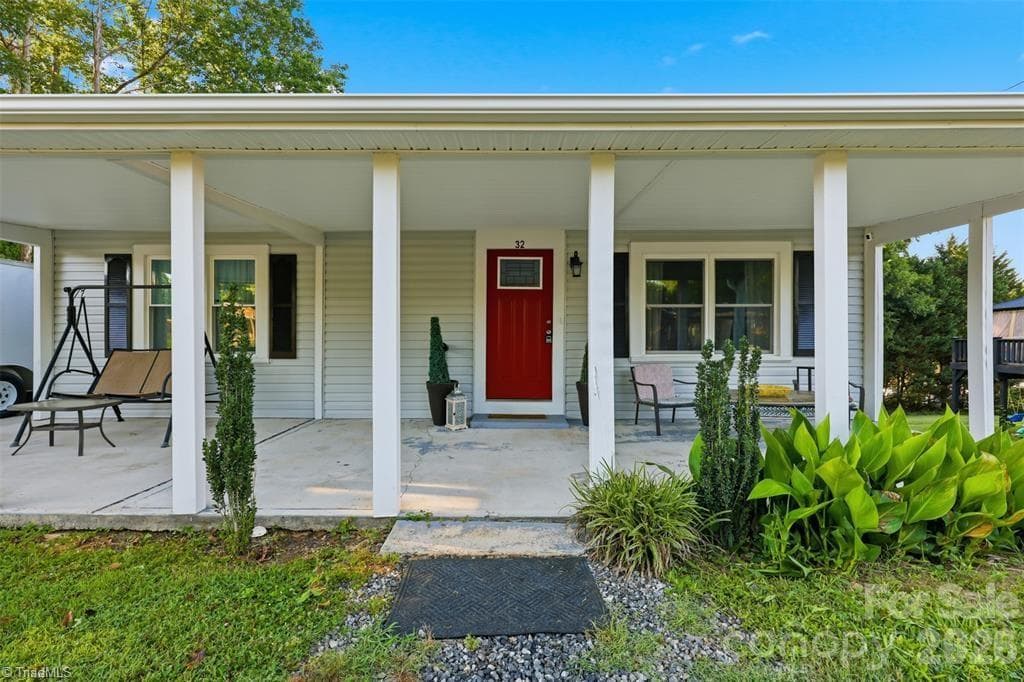 Stick/Site Built at 32 W Highland Avenue, Granite Falls NC 28630, photo 3 of 40