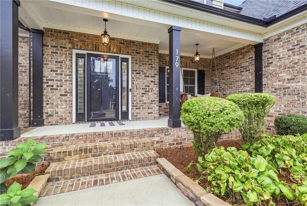 Stick/Site Built at 179 Pipers Ridge West, Winston-Salem NC 27127, photo 3 of 41