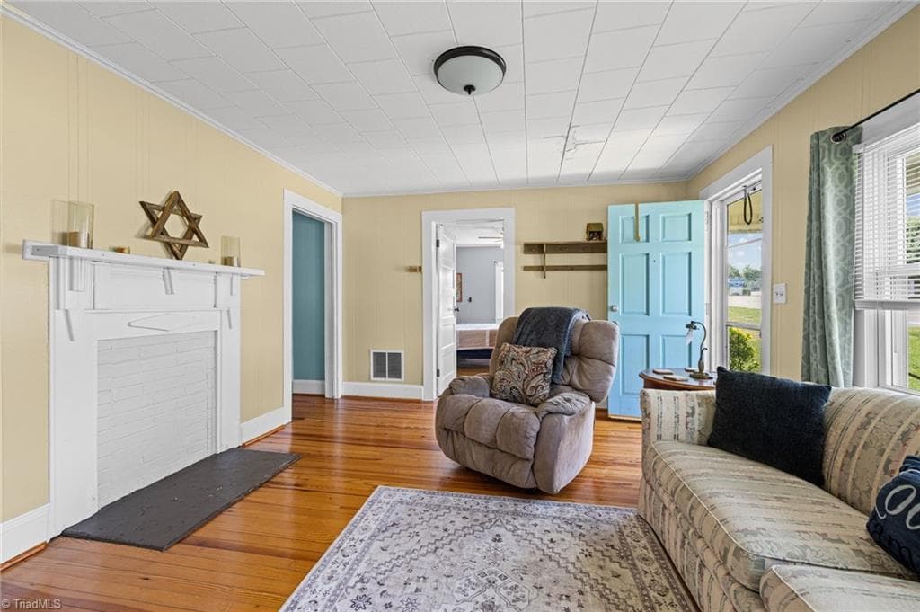 Light and bright living room - 630 Pleasant Hill Drive, Elkin NC 28621, Elkin