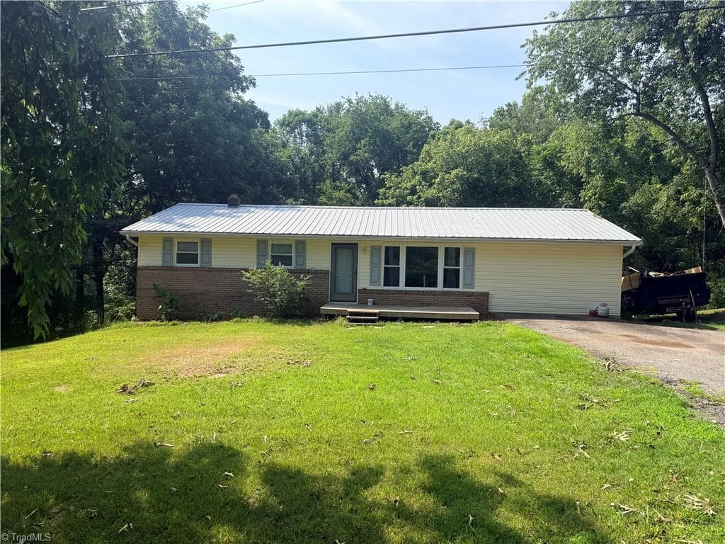 Stick/Site Built at 386 Otis Brown Drive, North Wilkesboro NC 28659, North Wilkesboro, photo 2 of 16