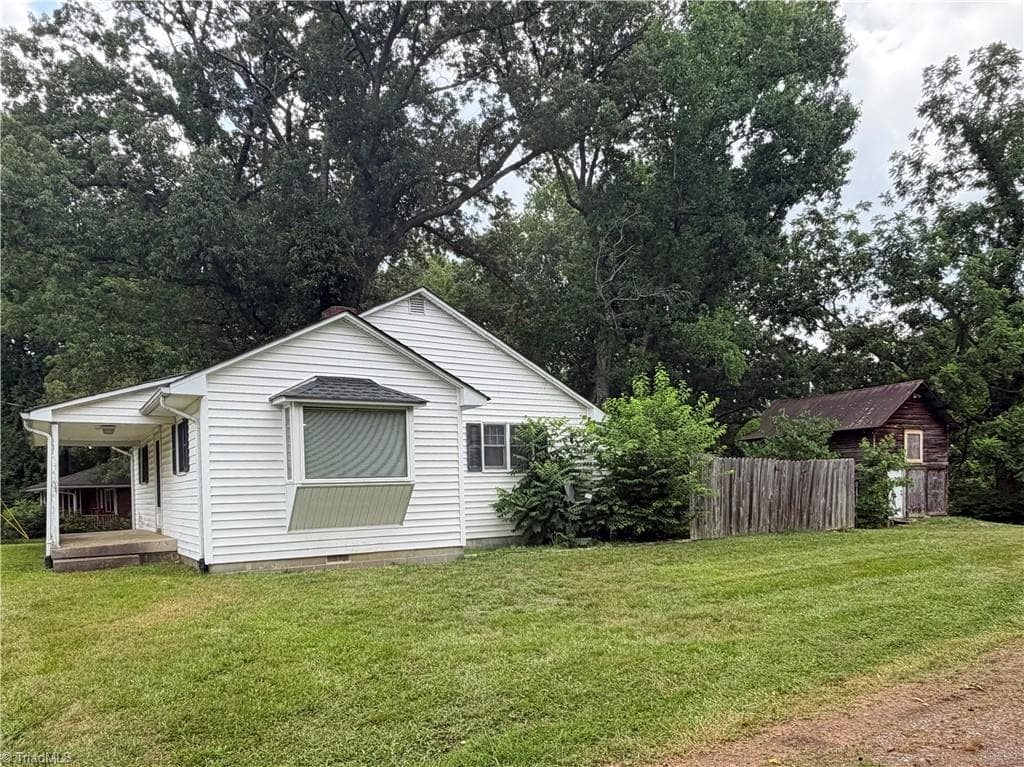 Stick/Site Built at 1940 Darwick Road, Winston-Salem NC 27127, Winston-Salem, photo 5 of 23