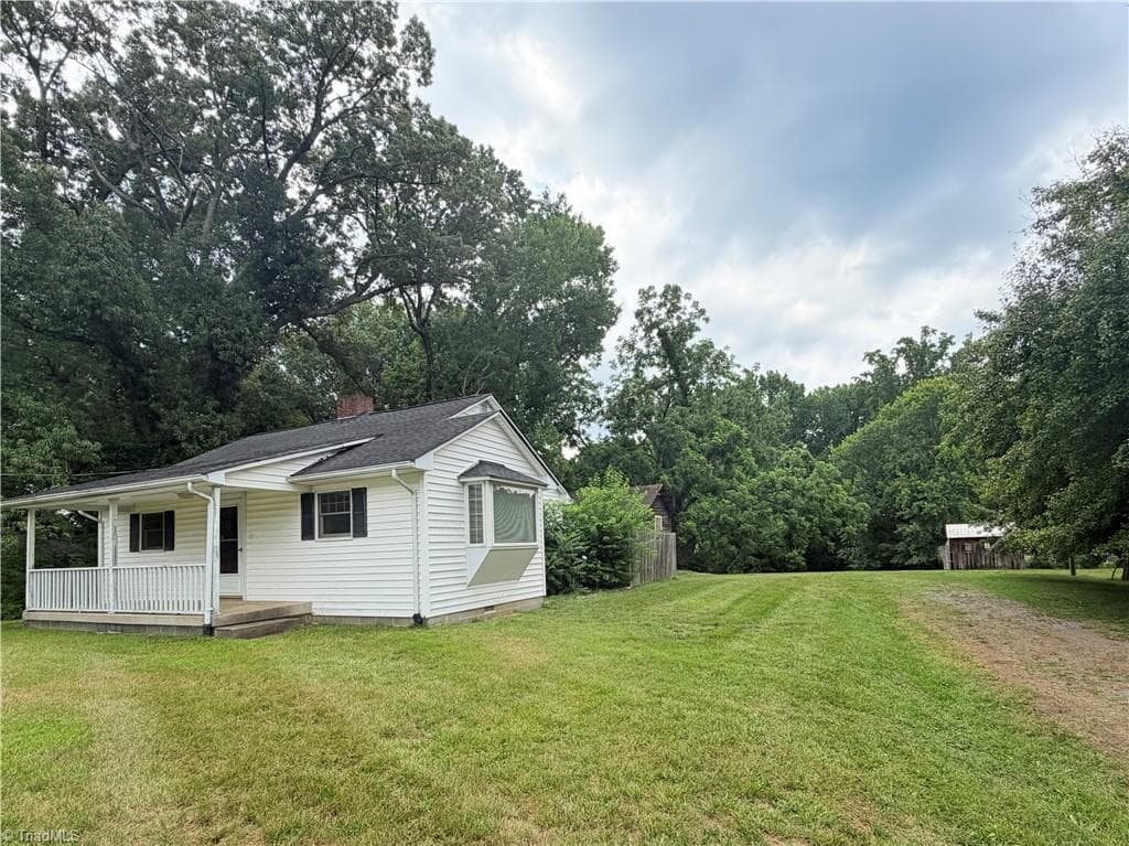 Stick/Site Built at 1940 Darwick Road, Winston-Salem NC 27127, Winston-Salem, photo 4 of 23