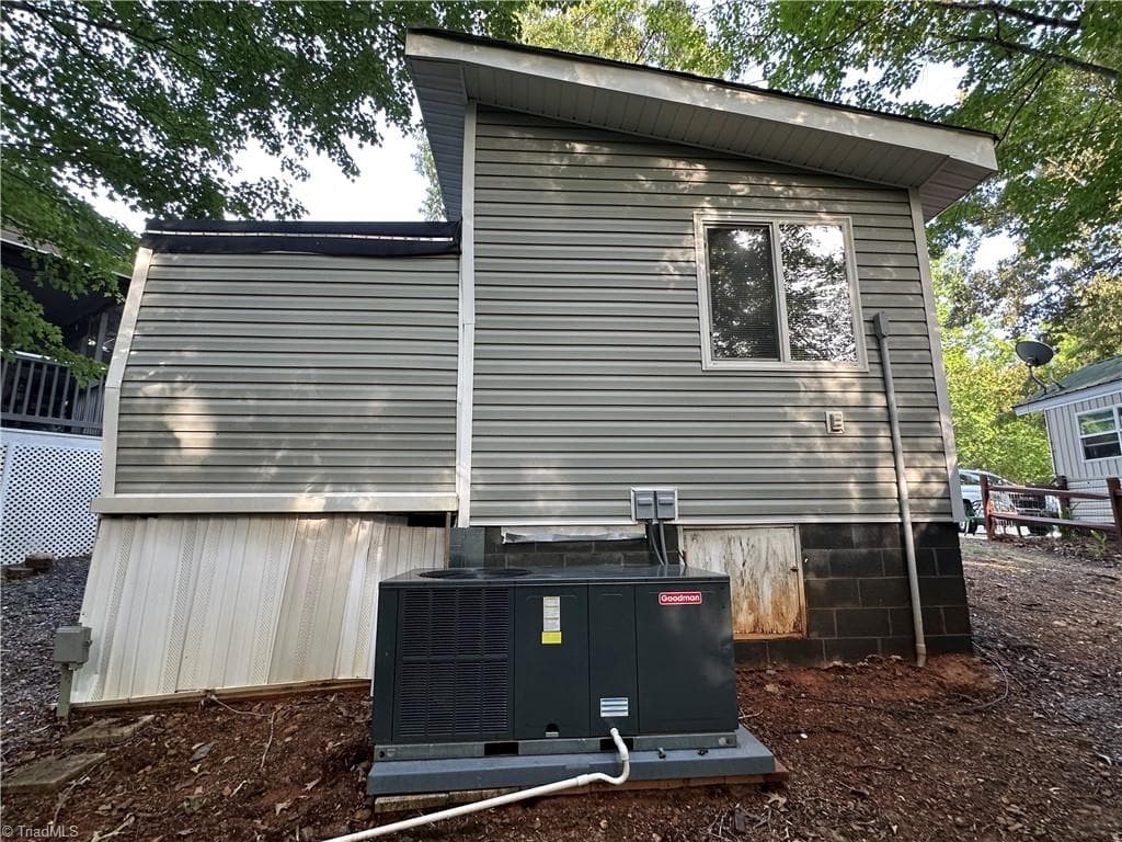Manufactured Home at 162 Club House Drive, New London NC 28127, photo 22 of 50