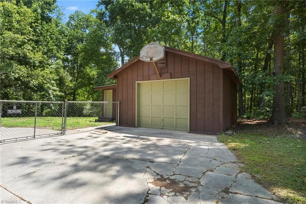 Stick/Site Built at 3622 Lower Lake Road, Thomasville NC 27360, photo 4 of 28