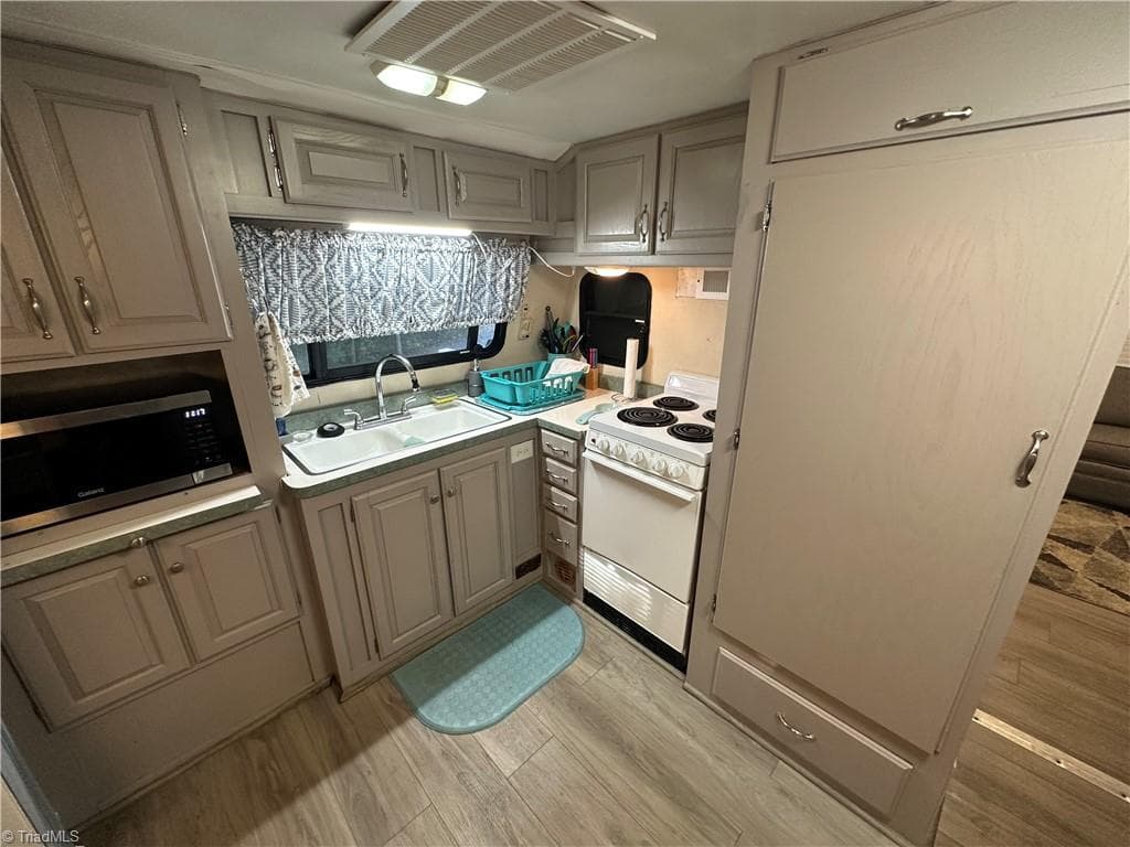 Manufactured Home at 138 Marina Drive, New London NC 28127, photo 11 of 50
