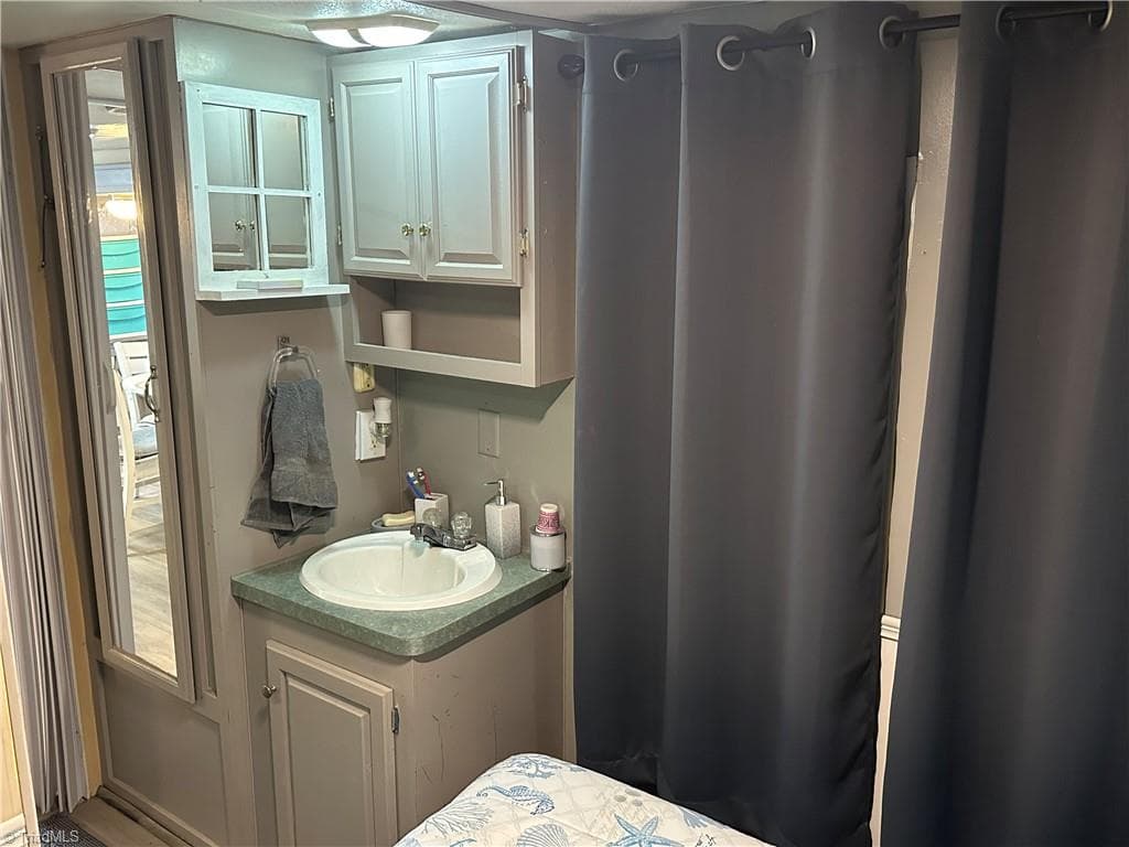 Manufactured Home at 138 Marina Drive, New London NC 28127, photo 19 of 50