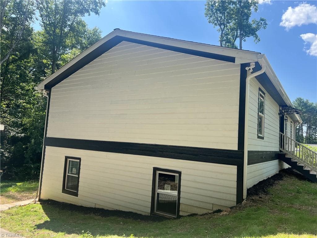 Stick/Site Built at 624 Wildwood Drive, North Wilkesboro NC 28659, North Wilkesboro, photo 2 of 48