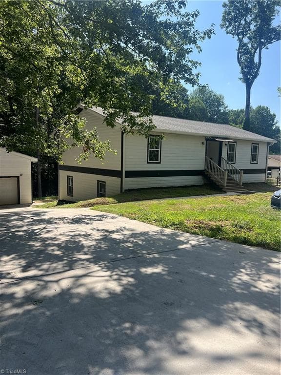 Stick/Site Built at 624 Wildwood Drive, North Wilkesboro NC 28659, North Wilkesboro, photo 4 of 48