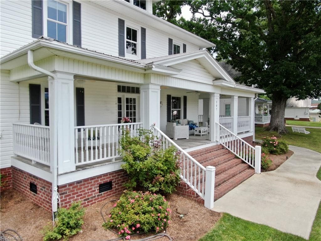 Front Entrace - 207 W Main Street # B, Pilot Mountain NC 27041, Pilot Mountain