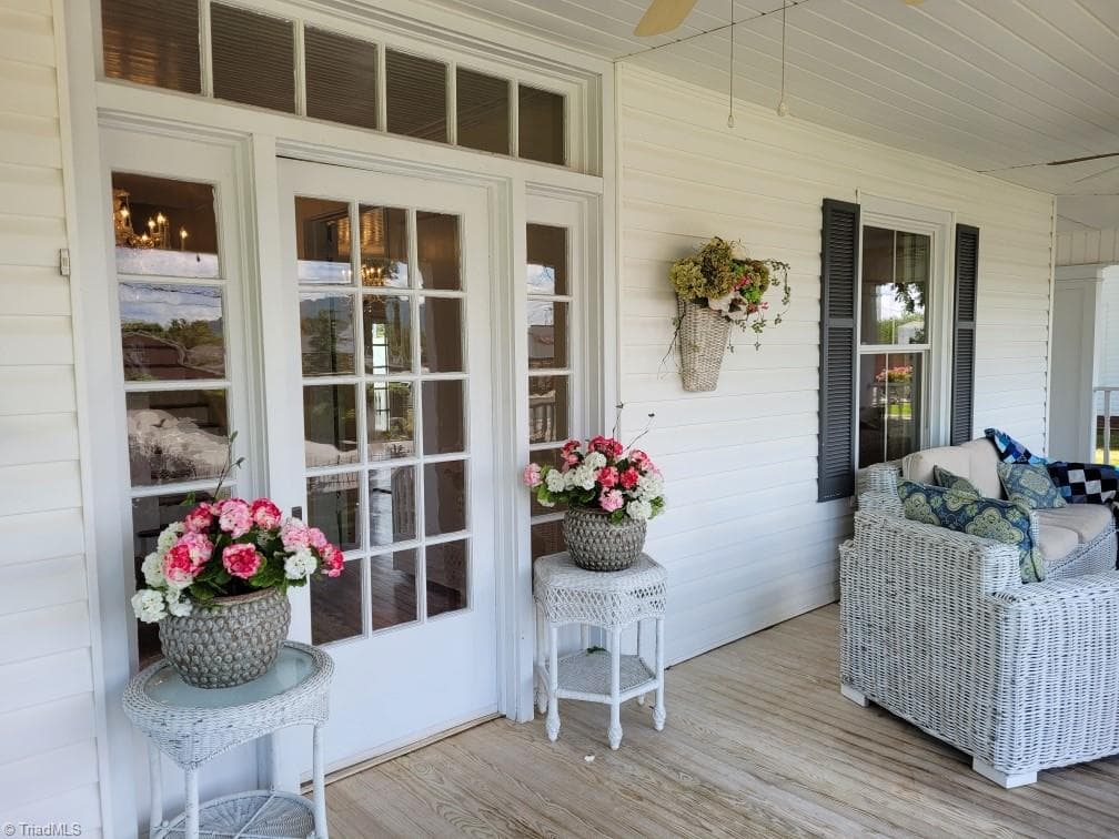 Front entrancd - 207 W Main Street # B, Pilot Mountain NC 27041, Pilot Mountain