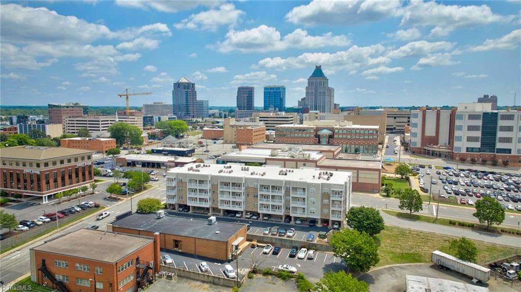 Stick/Site Built at 605 W Market Street # 206, Greensboro NC 27401, photo 26 of 28
