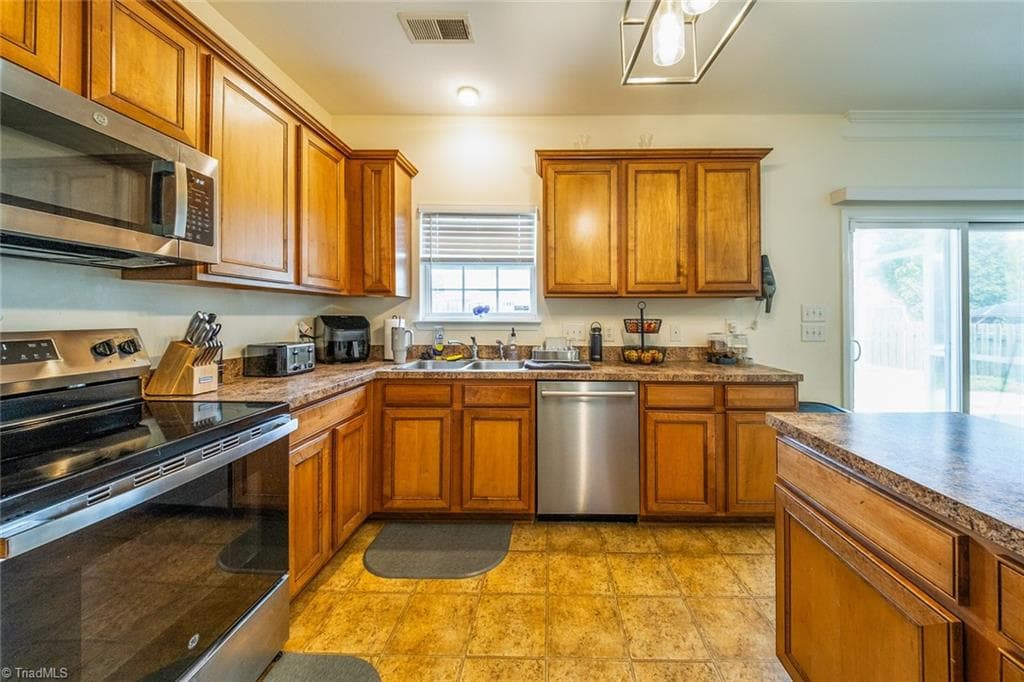 Stick/Site Built at 4949 Old Towne Village Circle, Pfafftown NC 27040, Pfafftown, photo 14 of 38