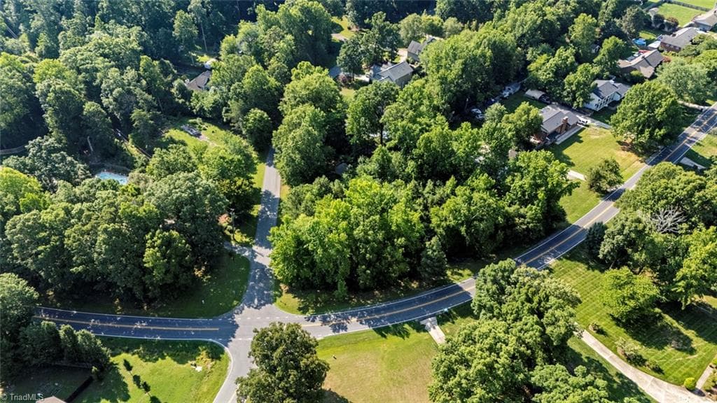 Single Family Residence at 5303 Forest Oaks Drive, Greensboro NC 27406, Greensboro, photo 11 of 48
