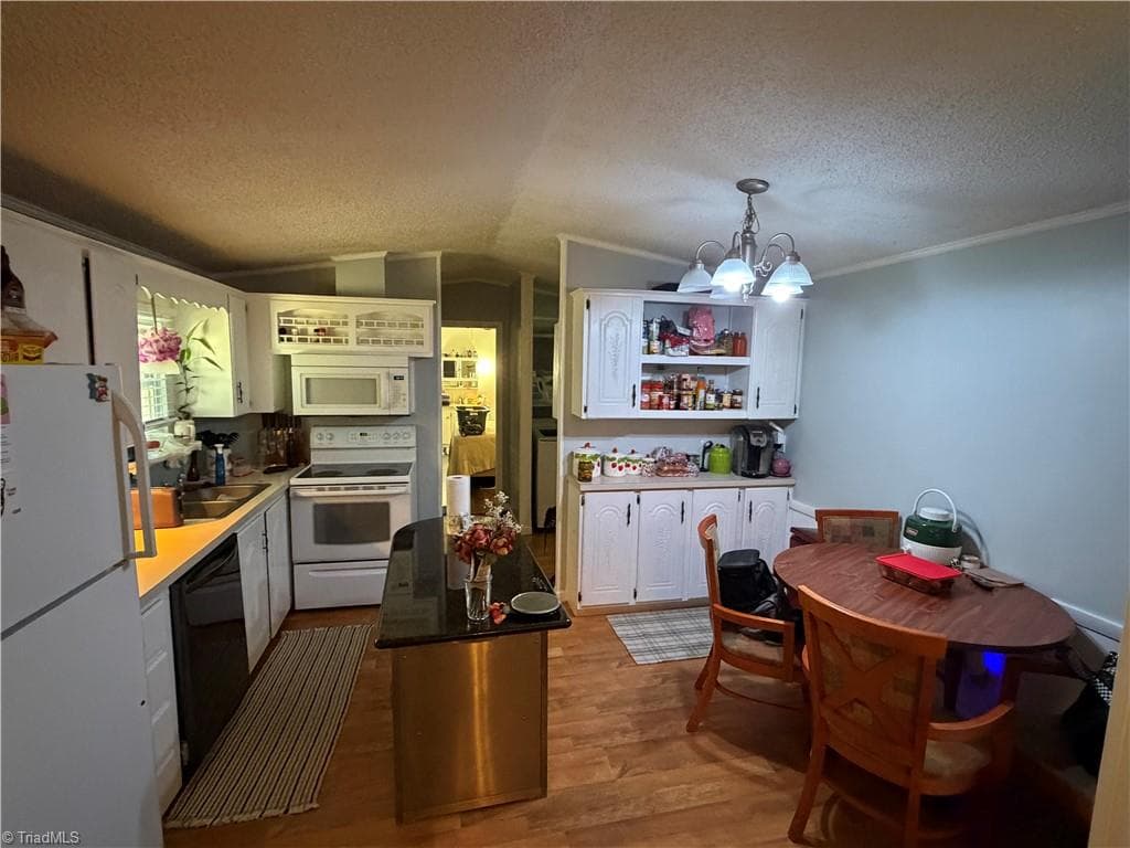 Manufactured Home at 4509 Oakley Court, Walkertown NC 27051, photo 6 of 16