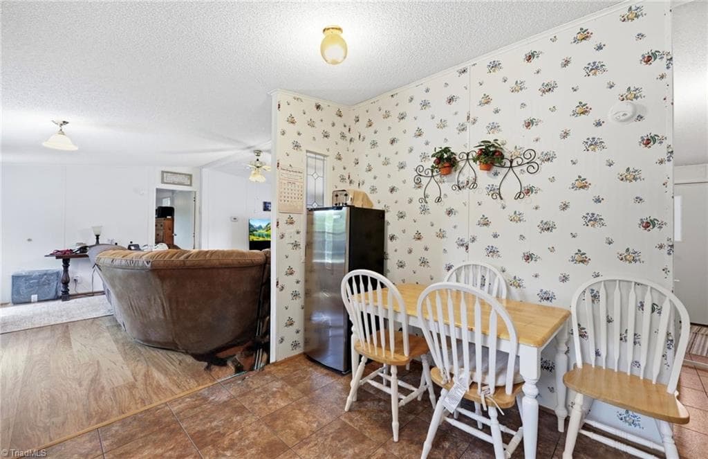 Manufactured Home at 180 B Austin Drive, Eden NC 27288, photo 11 of 18