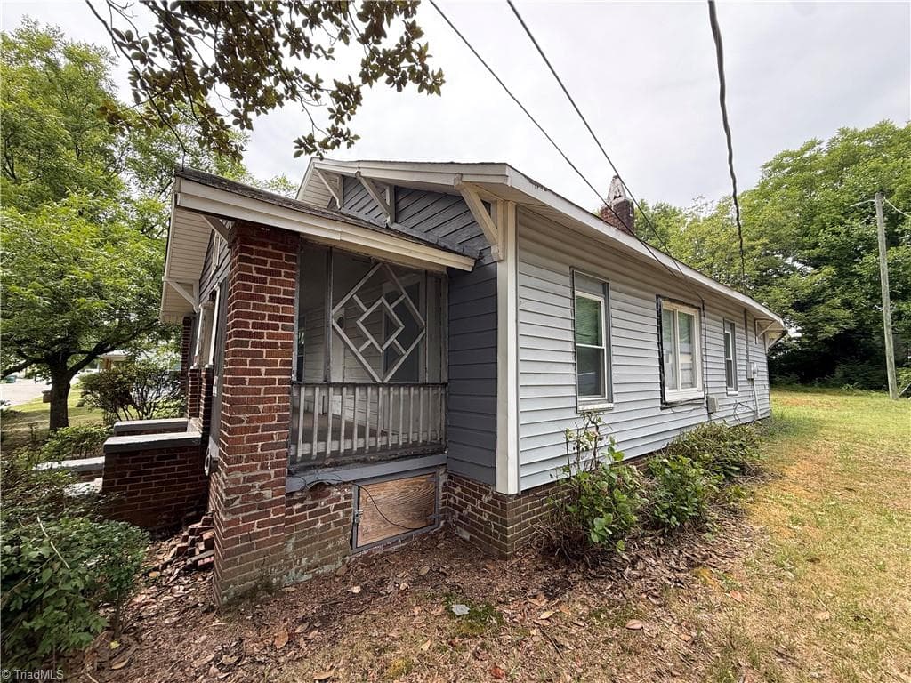 Stick/Site Built at 328 Ennis Street, High Point NC 27260, High Point, photo 5 of 50